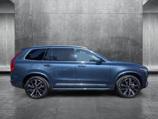 2025 Volvo XC90 B5 Plus