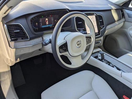 2025 Volvo XC90 B5 Plus