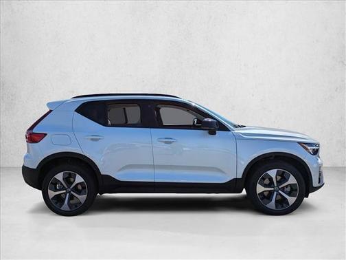 2026 Volvo XC40 Plus, B5 AWD Gas (mild hybrid), Dark