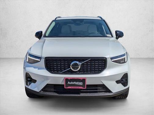2026 Volvo XC40 Plus, B5 AWD Gas (mild hybrid), Dark