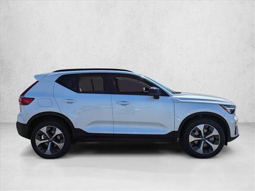 2026 Volvo XC40 Plus, B5 AWD Gas (mild hybrid), Dark