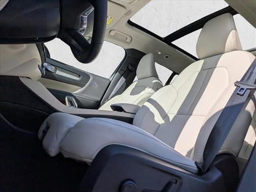 2026 Volvo XC40 Plus, B4 FWD Gas (mild hybrid), Dark