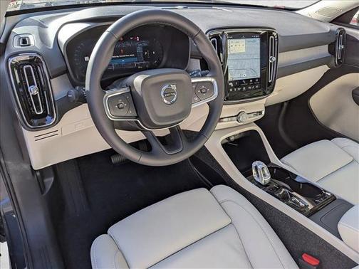 2026 Volvo XC40 Plus, B4 FWD Gas (mild hybrid), Dark