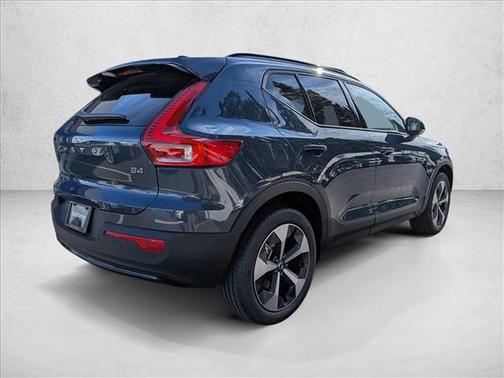 2026 Volvo XC40 Plus, B4 FWD Gas (mild hybrid), Dark