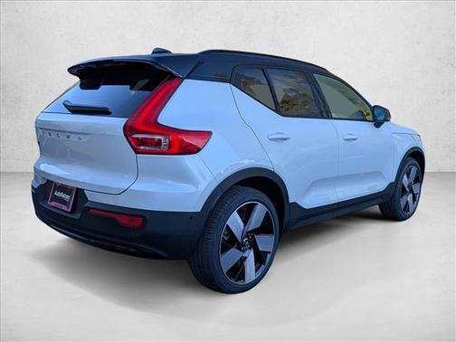 2026 Volvo EX40 Twin Motor Plus