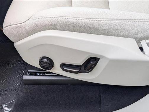 2025 Volvo XC90 B6 Plus 6-Seater