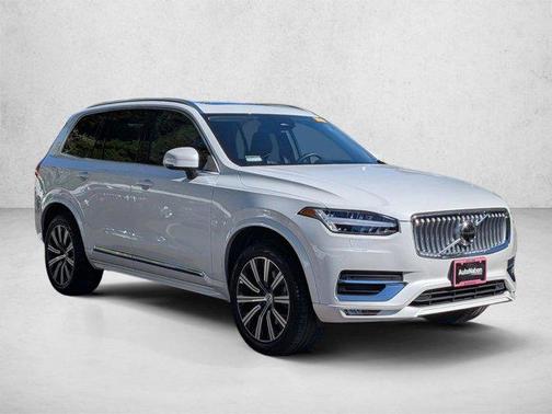 Crystal White Metallic 2023 Volvo XC90 B5 Plus