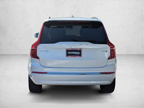 Crystal White Metallic 2023 Volvo XC90 B5 Plus