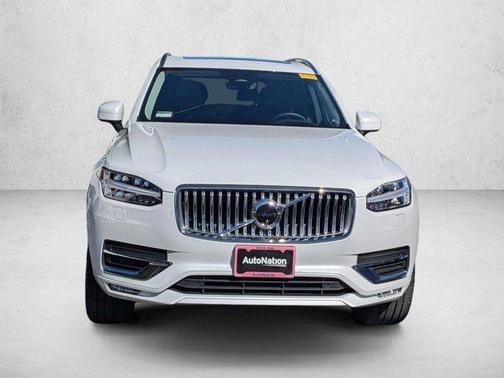 Crystal White Metallic 2023 Volvo XC90 B5 Plus
