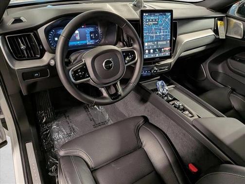 2026 Volvo XC60 B5 Ultra Black Edition