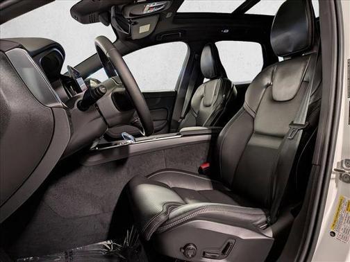 2026 Volvo XC60 B5 Ultra Black Edition