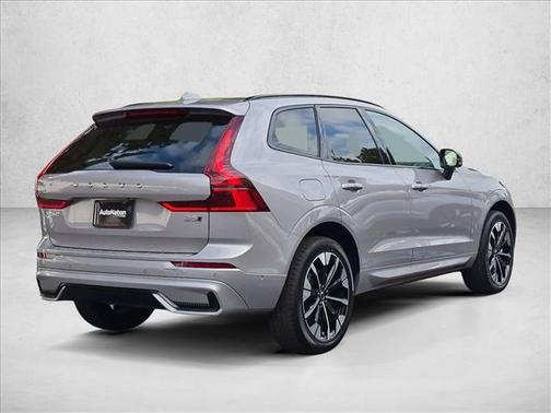 Aurora Silver 2026 Volvo XC60 B5 Plus