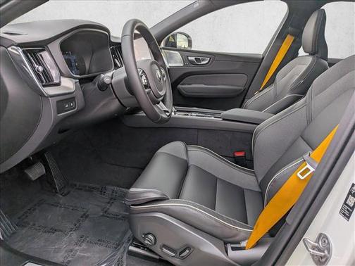 Crystal White Metallic 2026 Volvo XC60 Plug-In Hybrid T8 Polestar