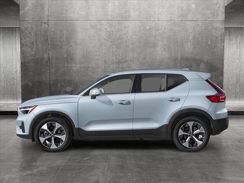 2025 Volvo XC40 B5 Ultra Dark Theme