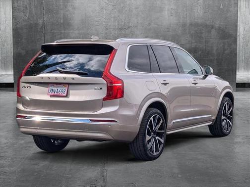2025 Volvo XC90 B6 Plus 6-Seater