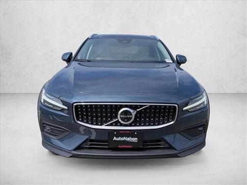 Denim Blue Metallic 2026 Volvo V60 Cross Country Ultra, B5 AWD Gas (mild hybrid)