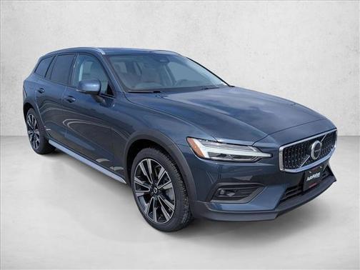Denim Blue Metallic 2026 Volvo V60 Cross Country Ultra, B5 AWD Gas (mild hybrid)