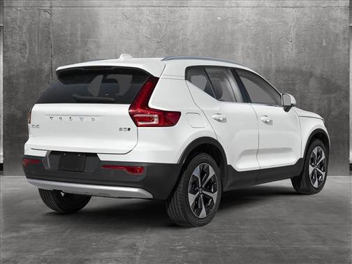 2025 Volvo XC40 B5 Ultra Bright Theme