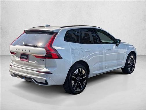 Crystal White Metallic 2026 Volvo XC60 B5 Plus