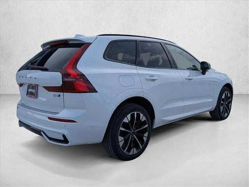 2026 Volvo XC60 B5 Plus