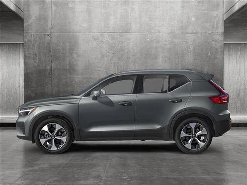 2025 Volvo XC40 B5 Plus Dark Theme