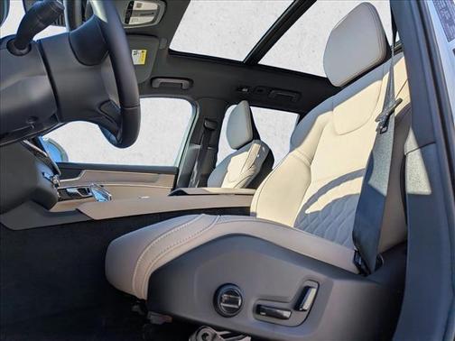 2026 Volvo XC90 B6 Core