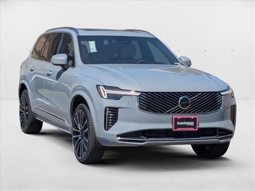 2025 Volvo XC90 B5 Plus 6-Seater