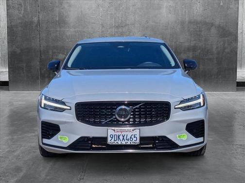 2023 Volvo S60 Recharge Plug-In Hybrid T8 Plus Dark Theme
