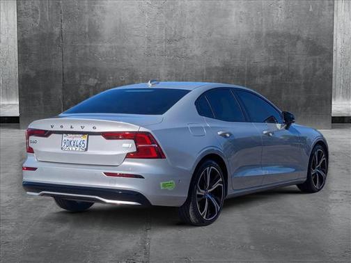 2023 Volvo S60 Recharge Plug-In Hybrid T8 Plus Dark Theme