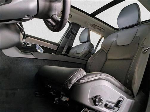 Onyx Black Metallic 2026 Volvo XC90 Plug-In Hybrid Ultra, T8 AWD, Electric/Gasoline, Bright, 6 Seats