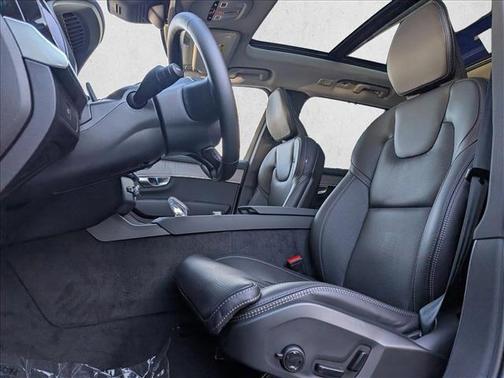 2026 Volvo XC90 B6 Ultra Dark Theme 6-Seater