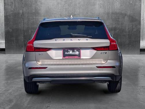 2025 Volvo V60 Cross Country B5 Plus