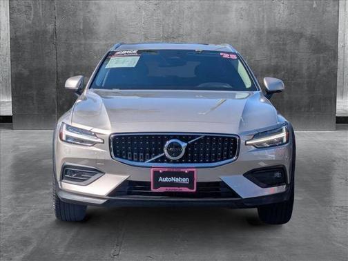 2025 Volvo V60 Cross Country B5 Plus