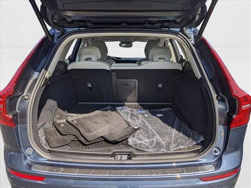 2025 Volvo XC60 B5 Core
