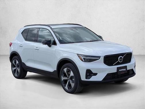 Crystal White 2026 Volvo XC40 Plus, B5 AWD Gas (mild hybrid), Dark