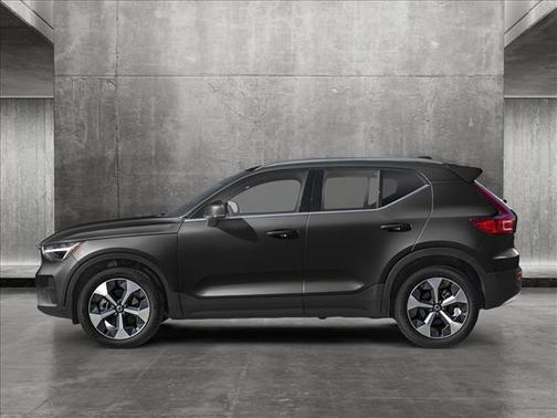 2025 Volvo XC40 B5 Core Bright Theme