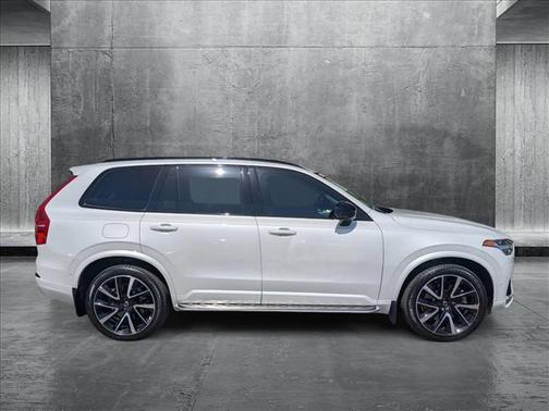 2023 Volvo XC90 Recharge Plug-In Hybrid T8 Ultimate Dark Theme 7-Seater