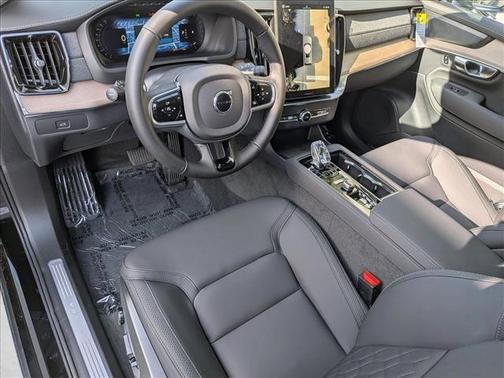 Onyx Black Metallic 2026 Volvo XC90 Plus, B6 AWD Gas (mild hybrid), Gasoline, Bright, 7 Seats