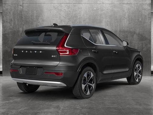 2025 Volvo XC40 B5 Plus Bright Theme