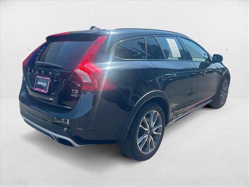 2018 Volvo V60 Cross Country T5 Platinum