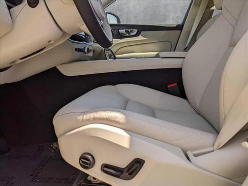 2025 Volvo XC60 Plug-In Hybrid T8 Plus