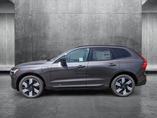 2025 Volvo XC60 Plug-In Hybrid T8 Plus