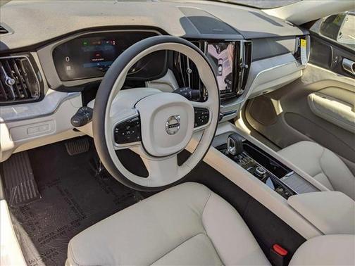 2025 Volvo XC60 Plug-In Hybrid T8 Plus