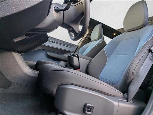 Crystal White Metallic 2026 Volvo EX30 Cross Country Ultra, Twin Motor Performance, Fully electric