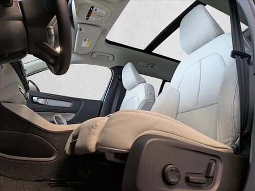 2026 Volvo XC40 B5 Ultra