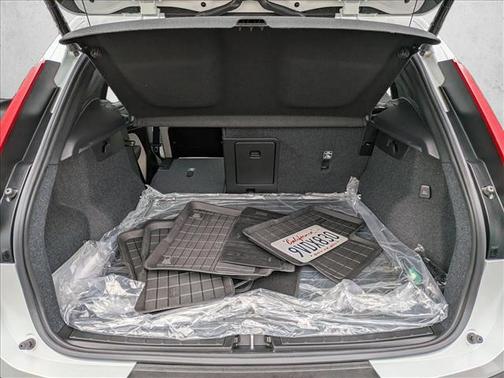 2026 Volvo XC40 Plus, B5 AWD Gas (mild hybrid), Dark