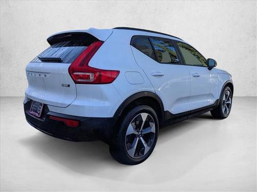 2026 Volvo XC40 Plus, B5 AWD Gas (mild hybrid), Dark