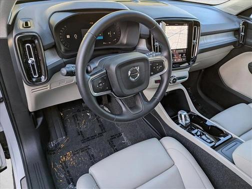 2026 Volvo XC40 Plus, B5 AWD Gas (mild hybrid), Dark