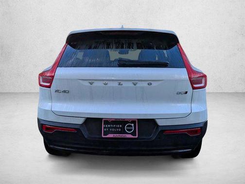 Crystal White 2026 Volvo XC40 Plus, B5 AWD Gas (mild hybrid), Dark