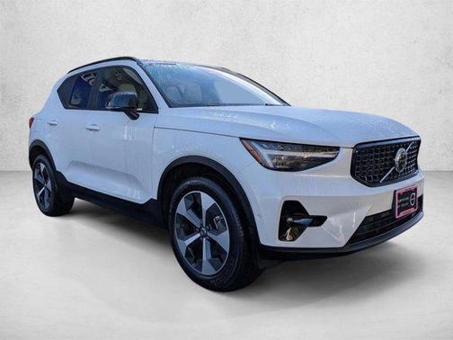 Crystal White 2026 Volvo XC40 Plus, B5 AWD Gas (mild hybrid), Dark